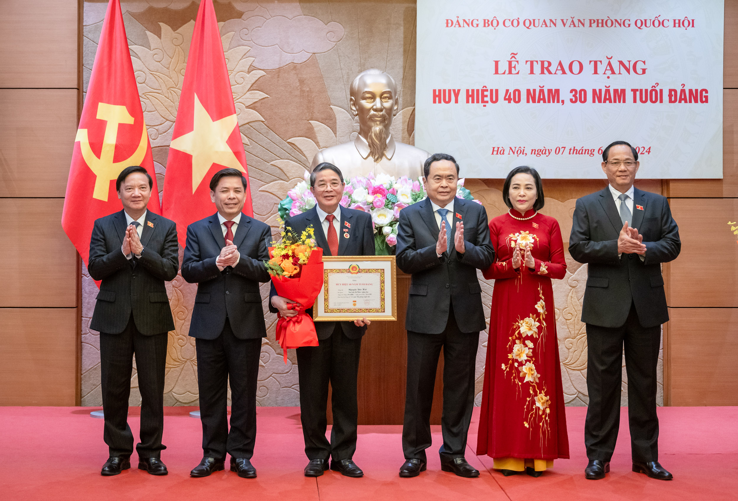 Phó Chủ tịch Quốc hội Nguyễn Đức Hải nhận Huy hiệu cao quý của Đảng- Ảnh 4.
