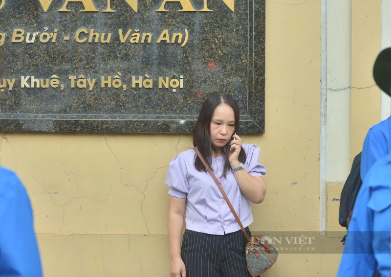 Hơn 100.000 học sinh Hà Nội làm thủ tục thi lớp 10: Phụ huynh hốt hoảng khi con không thấy căn cước, quên giấy tờ- Ảnh 9.