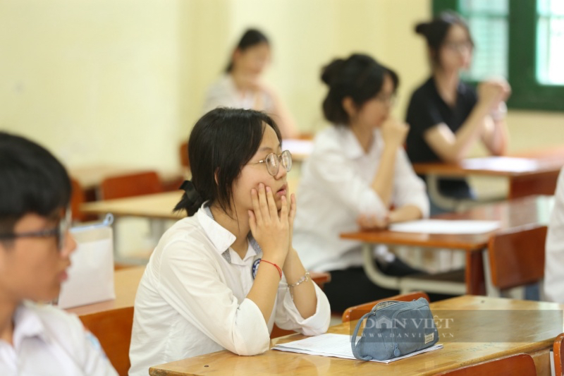 Hơn 100.000 học sinh Hà Nội làm thủ tục thi lớp 10: Phụ huynh hốt hoảng khi con không thấy căn cước, quên giấy tờ- Ảnh 11.
