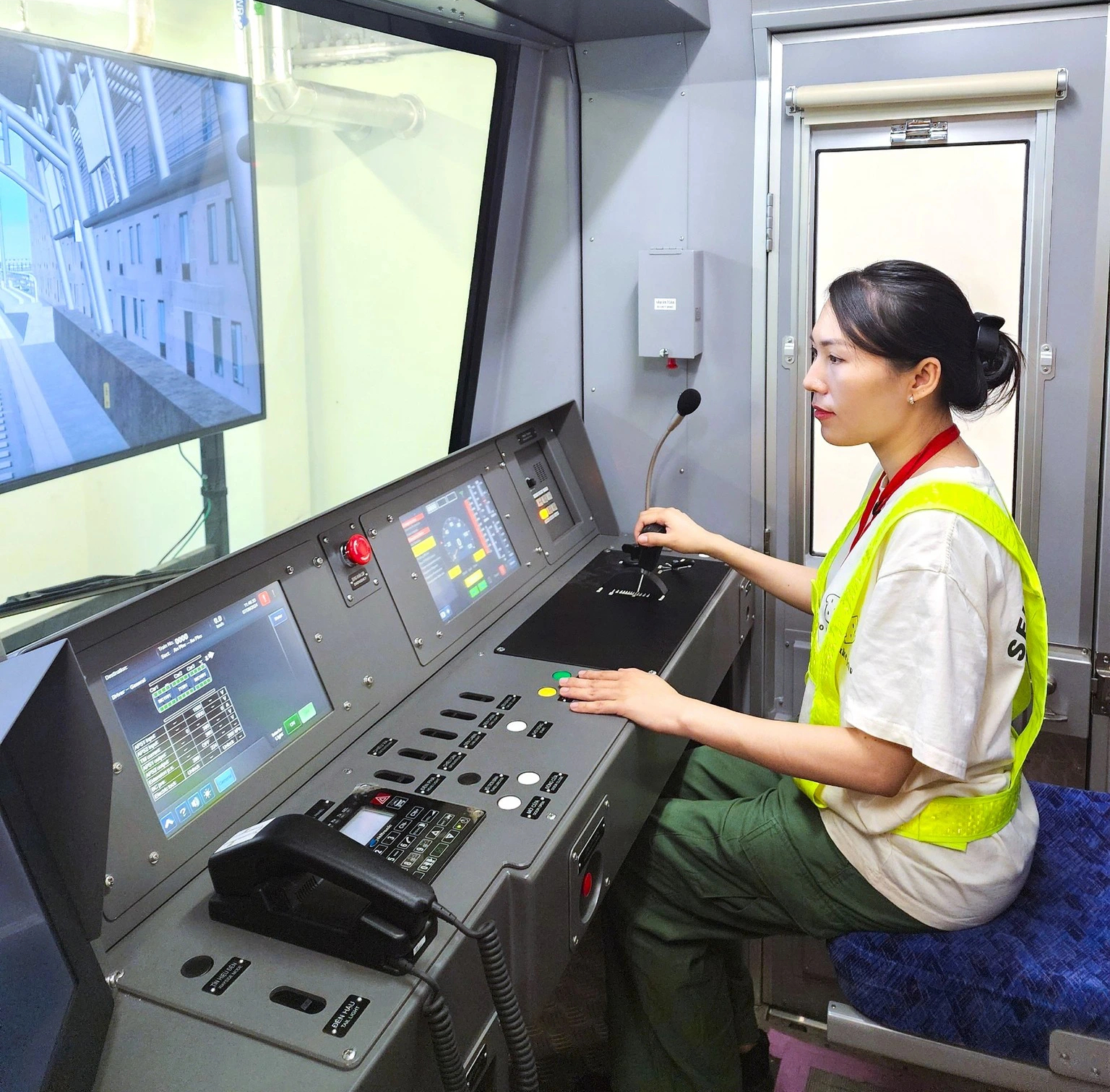 Cận cảnh đào tạo lái tàu metro số 1 để chuẩn bị vận hành thử vào tháng 10- Ảnh 5.