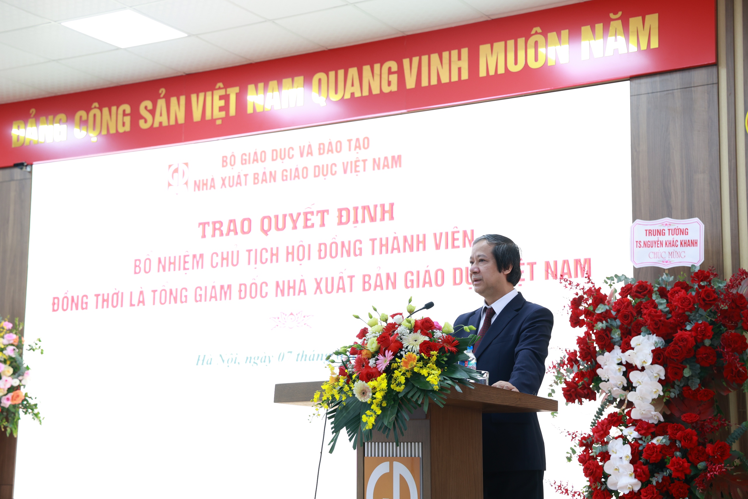 Trao quyết định bổ nhiệm tân Chủ tịch Hội đồng thành viên, Tổng Giám đốc NXB Giáo dục Việt Nam- Ảnh 2.