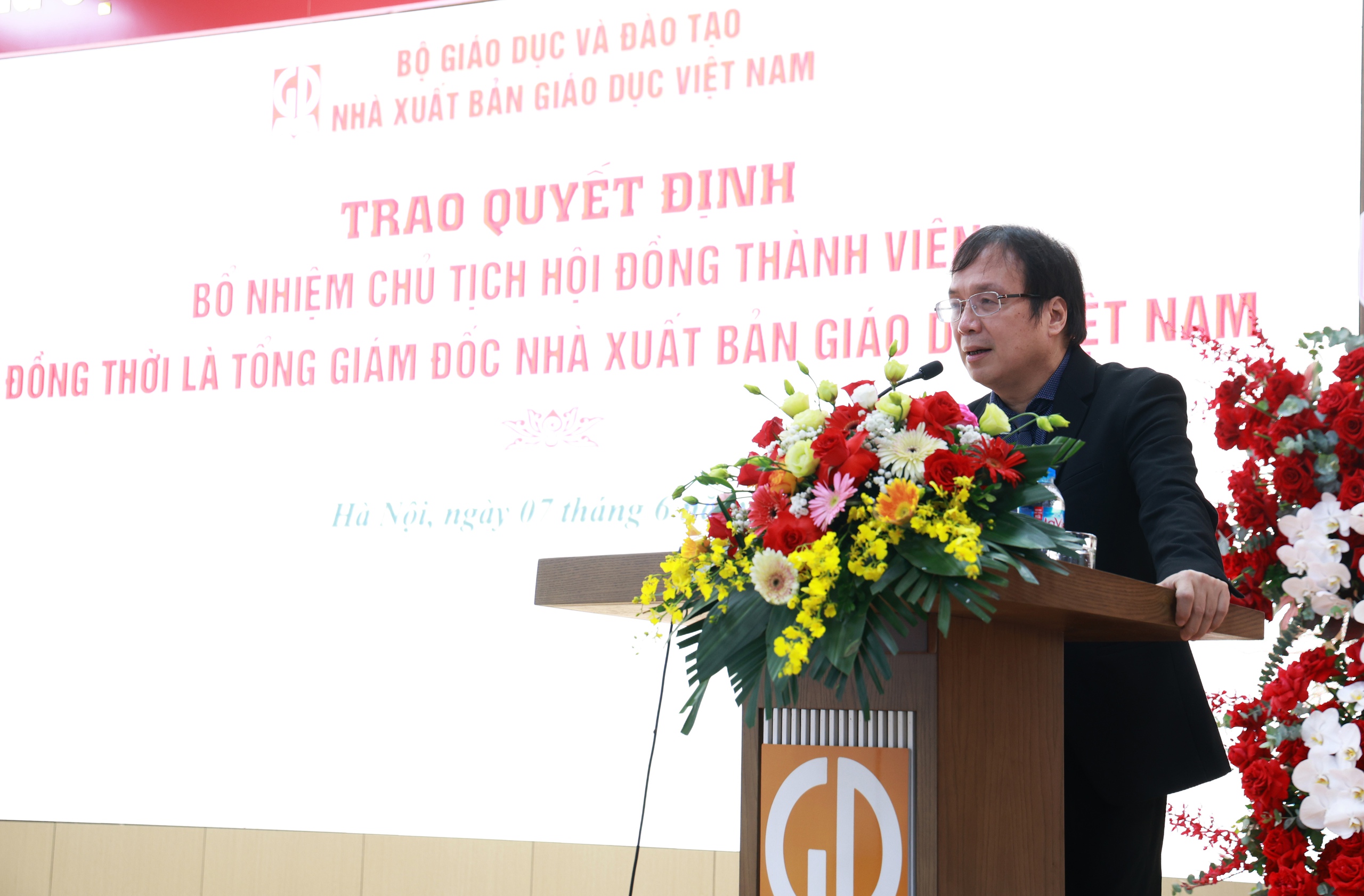 Trao quyết định bổ nhiệm tân Chủ tịch Hội đồng thành viên, Tổng Giám đốc NXB Giáo dục Việt Nam- Ảnh 3.