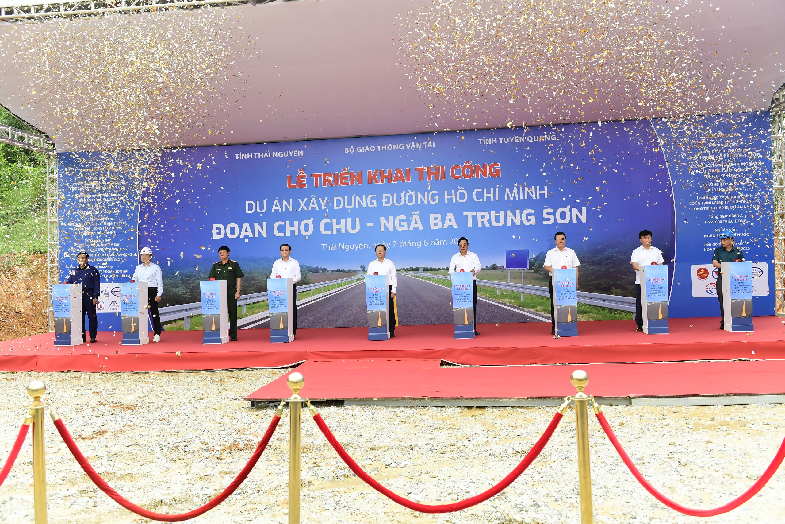Khởi công dự án đường Hồ Chí Minh qua hai tỉnh Thái Nguyên, Tuyên Quang tổng mức đầu tư hơn 1.600 tỷ đồng- Ảnh 1.