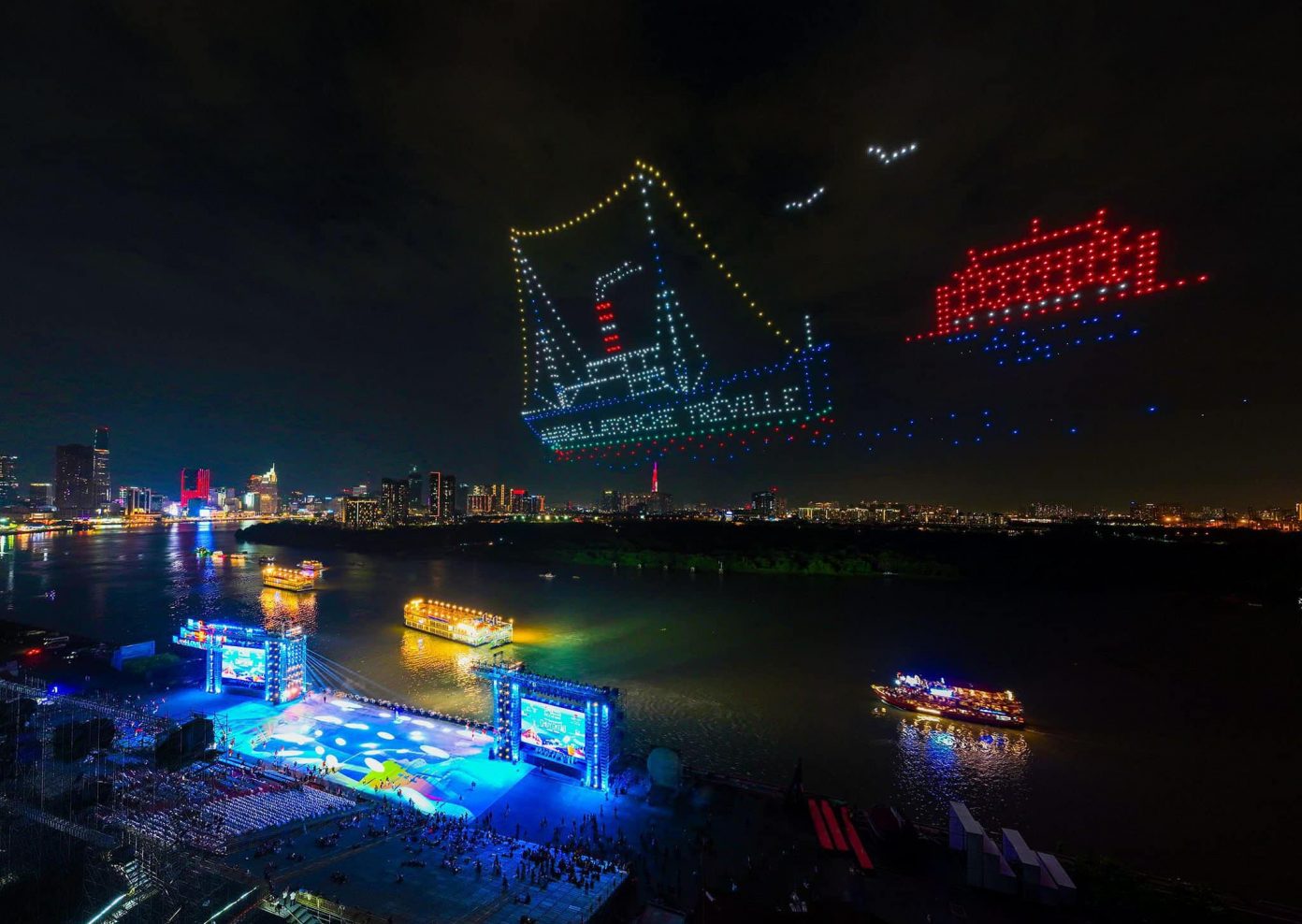 Đêm Sài Gòn sẽ lung linh với 1.100 drone trình diễn bế mạc Lễ hội Sông nước TP.HCM - Ảnh 1.