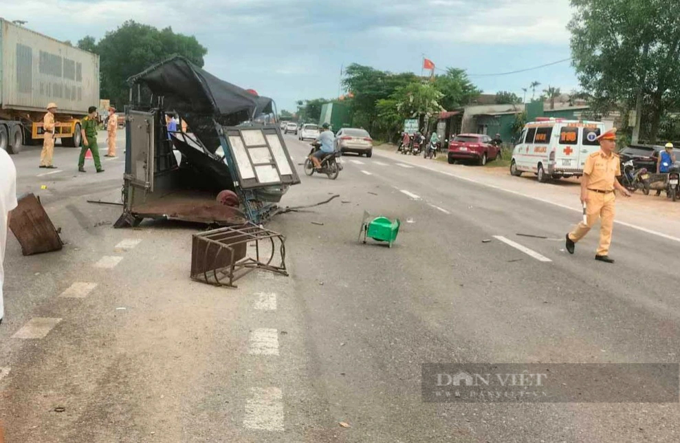 Tai nạn liên hoàn khiến 3 người tử vong thương tâm ở Hà Tĩnh
- Ảnh 2.