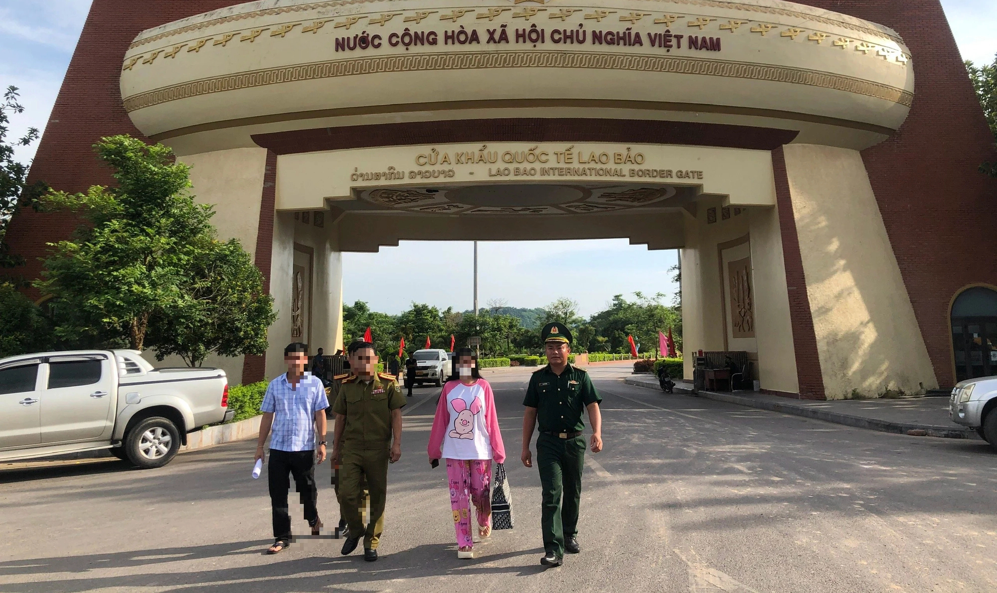 Giải cứu cô gái 20 tuổi bị giam giữ trong căn nhà hoang ở Lào, đưa về Việt Nam- Ảnh 1.