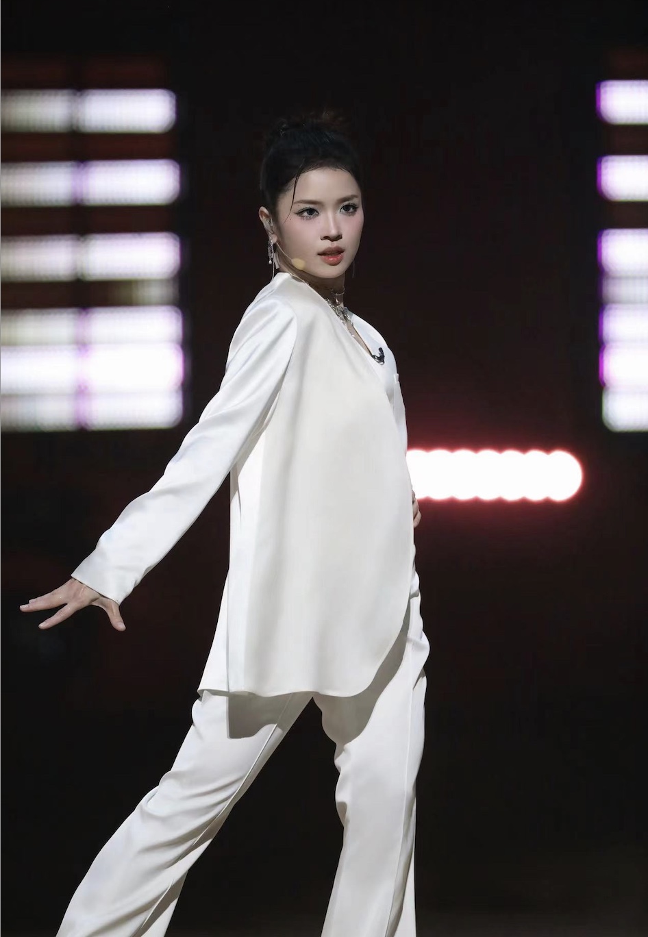 Suni Hạ Linh đứng đầu show "Đạp gió 2024", gây xôn xao mạng xã hội Trung Quốc- Ảnh 1.
