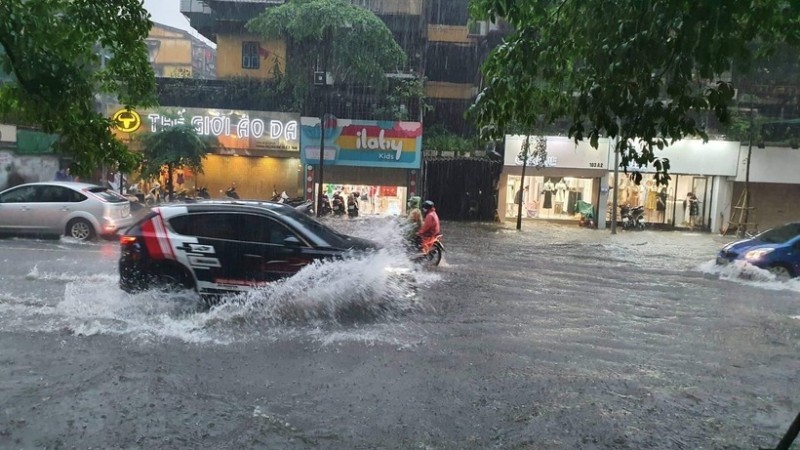 Chuyên gia khí tượng lí giải vì sao tâm mưa lớn là ở Quảng Ninh, Hải Phòng và mưa lớn kéo dài đến khi nào?- Ảnh 1.