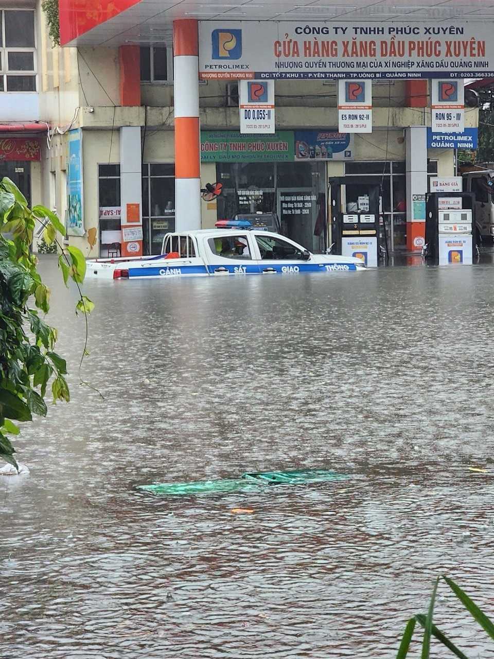 Chuyên gia khí tượng lí giải vì sao tâm mưa lớn là ở Quảng Ninh, Hải Phòng và mưa lớn kéo dài đến khi nào?- Ảnh 2.