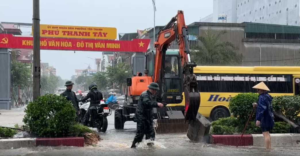 Ngập sâu trong biển nước, Uông Bí phá cống, dải phân cách để tiêu thoát nước- Ảnh 5.