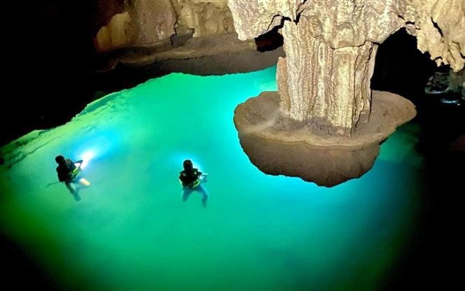 Hồ nước ngọt tự nhiên vừa phát hiện trong hang đá ở Quảng Bình, vì sao ví là 
