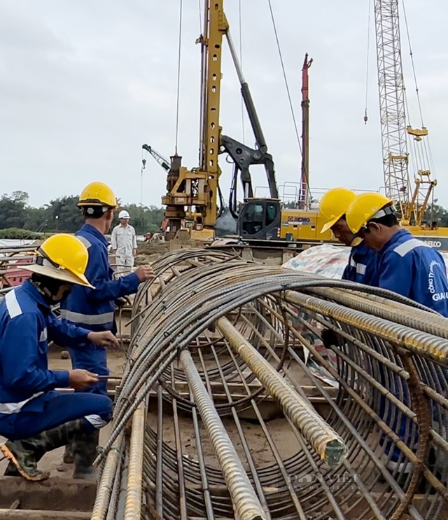 “Đánh thức” tiến độ đưa dự án đường cầu 850 tỷ ở Quảng Ngãi về đích đúng hạn định- Ảnh 4.