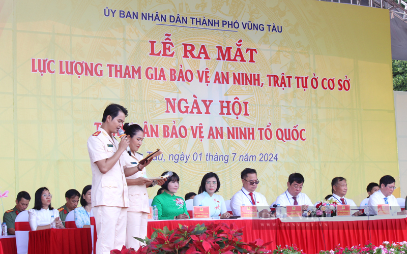 Phó Chủ tịch T.Ư Hội Nông dân Việt Nam dự lễ ra mắt lực lượng tham gia bảo vệ an ninh trật tự cơ sở- Ảnh 1.