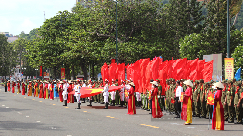 Phó Chủ tịch T.Ư Hội Nông dân Việt Nam dự lễ ra mắt lực lượng tham gia bảo vệ an ninh trật tự cơ sở- Ảnh 2.