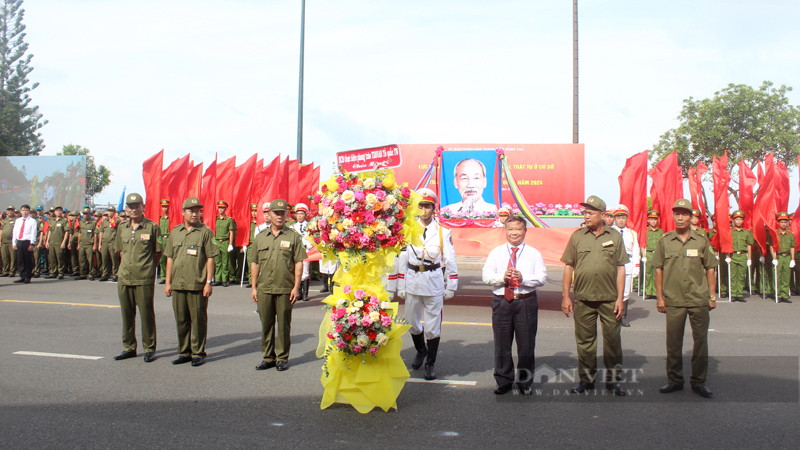 Phó Chủ tịch T.Ư Hội Nông dân Việt Nam dự lễ ra mắt lực lượng tham gia bảo vệ an ninh trật tự cơ sở- Ảnh 11.