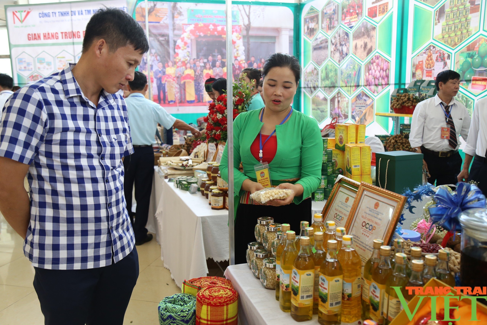 Nỗ lực đưa thương hiệu "Hành tăm muối Yên Thủy” vươn xa- Ảnh 3.