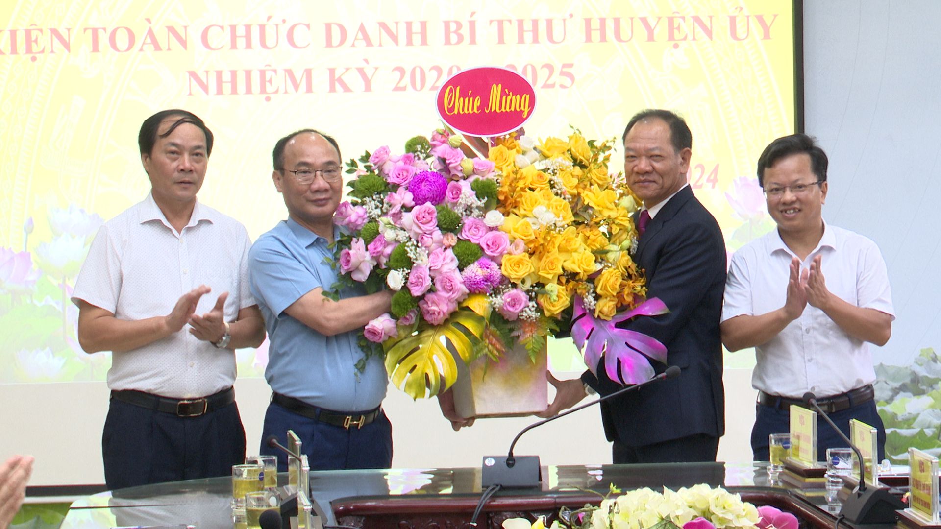 Bắc Ninh: Ông Đặng Đình Mạch được bầu giữ chức Bí thư Huyện ủy Gia Bình nhiệm kỳ 2020-2025- Ảnh 1.