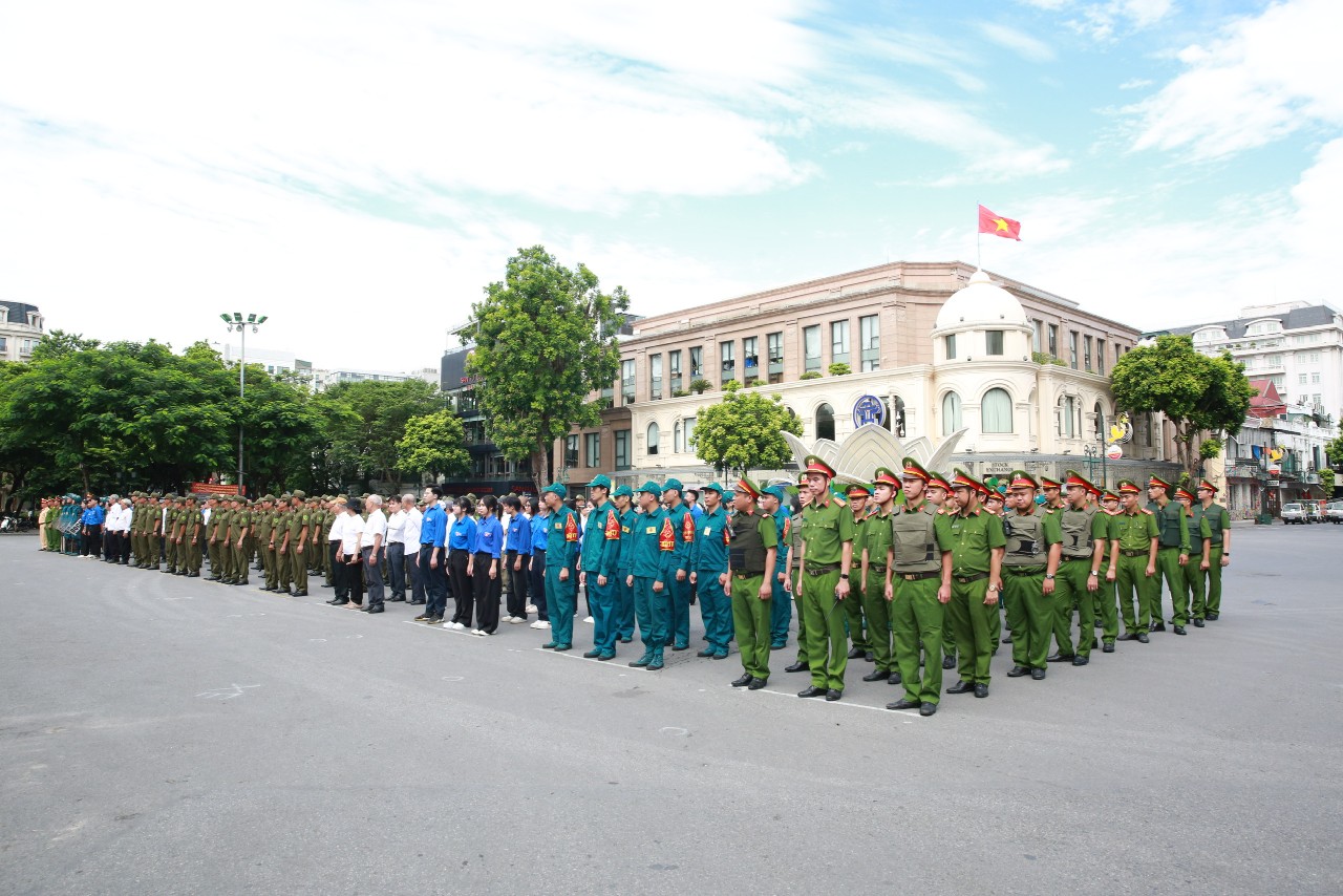 Hà Nội ra mắt lực lượng bảo vệ an ninh trật tự ở cơ sở- Ảnh 1.