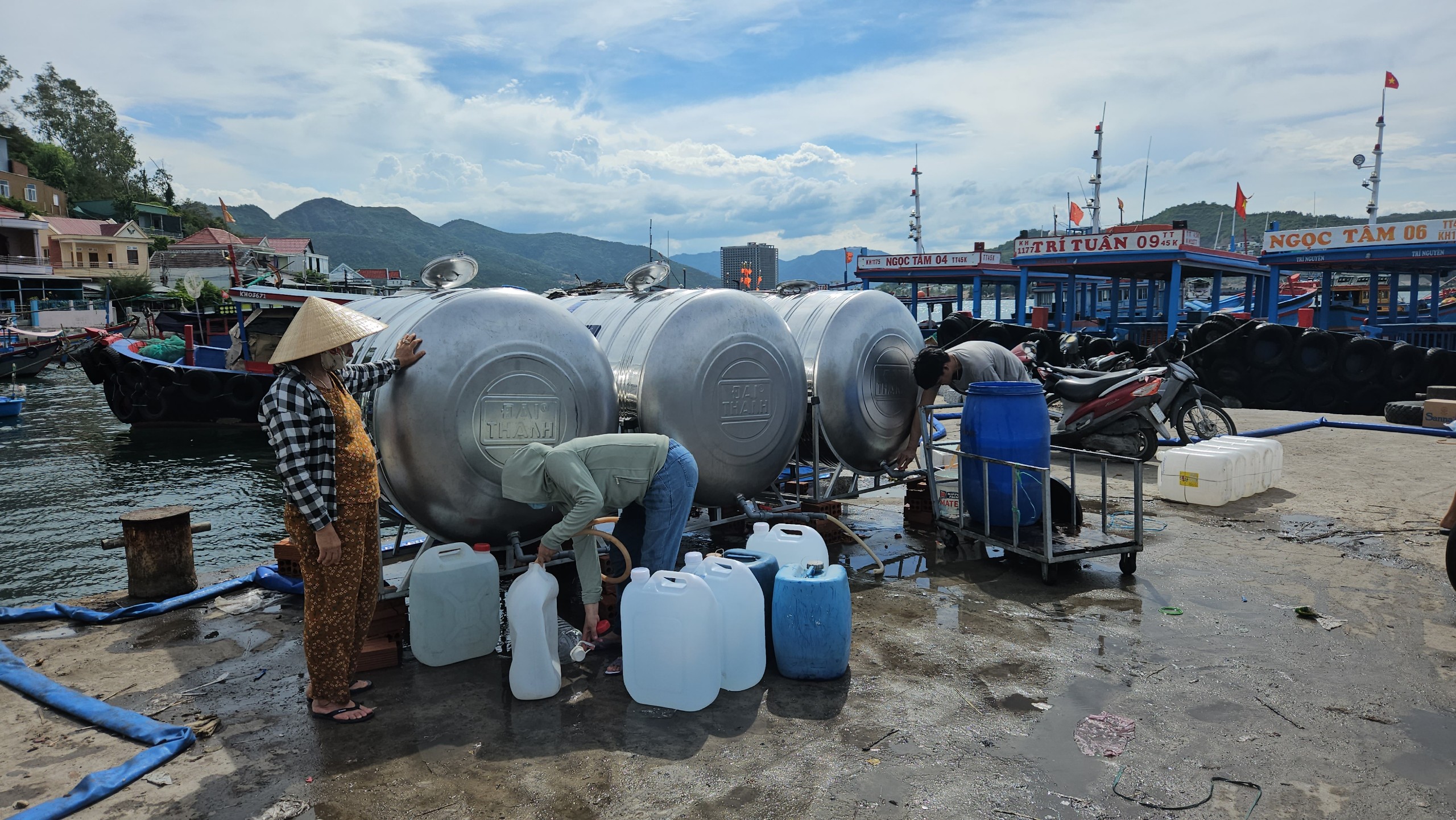 Vỡ đường ống nước sạch trên đảo ở Nha Trang: Công ty cấp thoát nước Khánh Hòa nói gì về thời gian khắc phục?- Ảnh 5.
