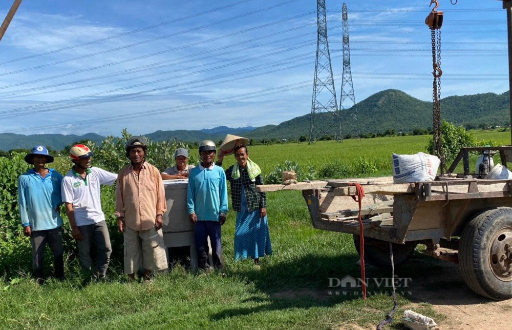 Nông dân Bình Thuận rủ nhau góp tiền làm bể chứa vỏ thuốc bảo vệ thực vật, làm lò đốt rác thải- Ảnh 1.