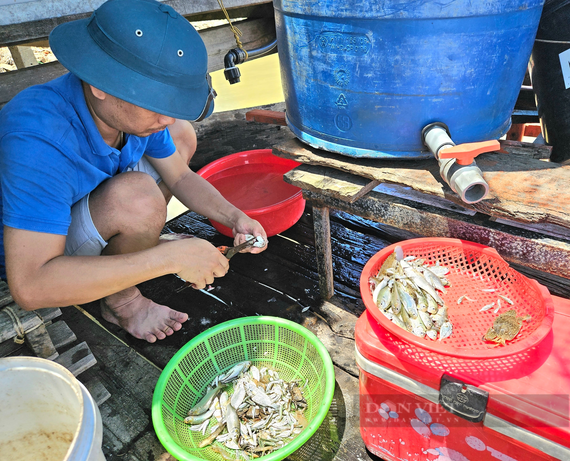 Trên sông Nhật Lệ ở Quảng Bình, dân bắt cá sông, tôm sông, đem kho kiểu gì mà vạn người mê?- Ảnh 3.