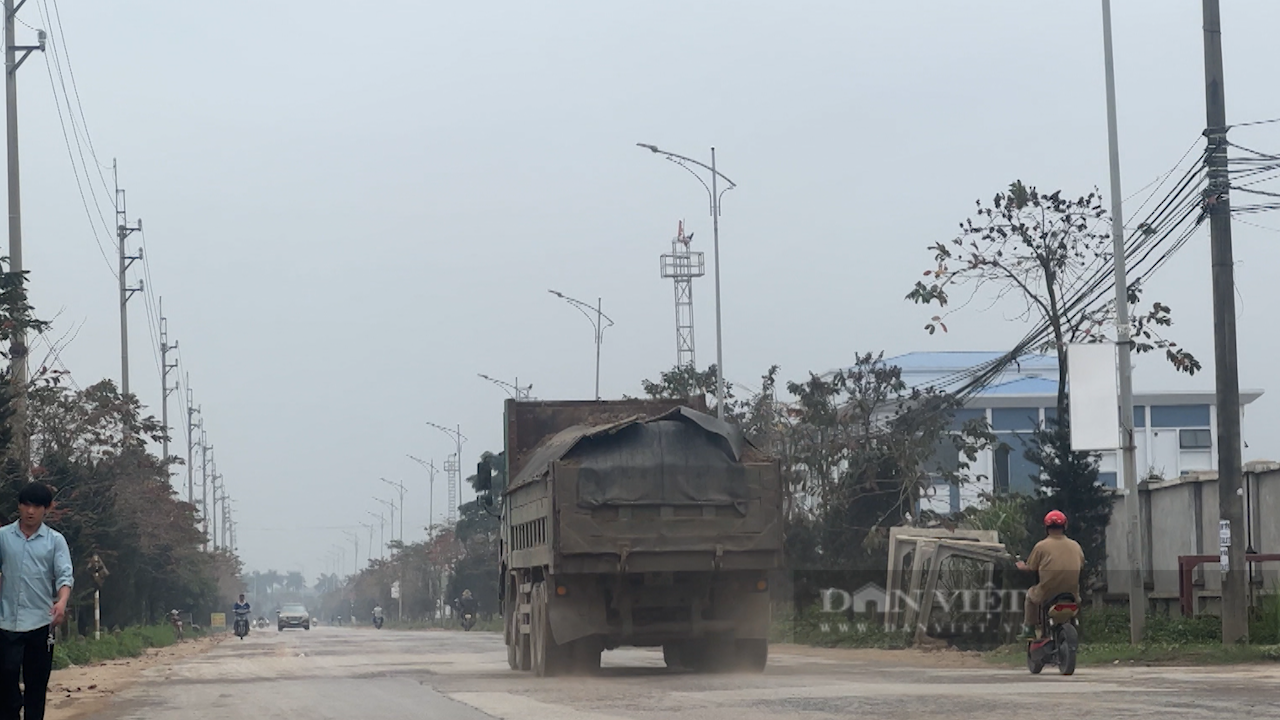 Xe tải chạy rầm rộ suốt ngày đêm qua đường liên xã ở Đan Phượng (Hà Nội), gây ảnh hưởng tới người dân- Ảnh 3.