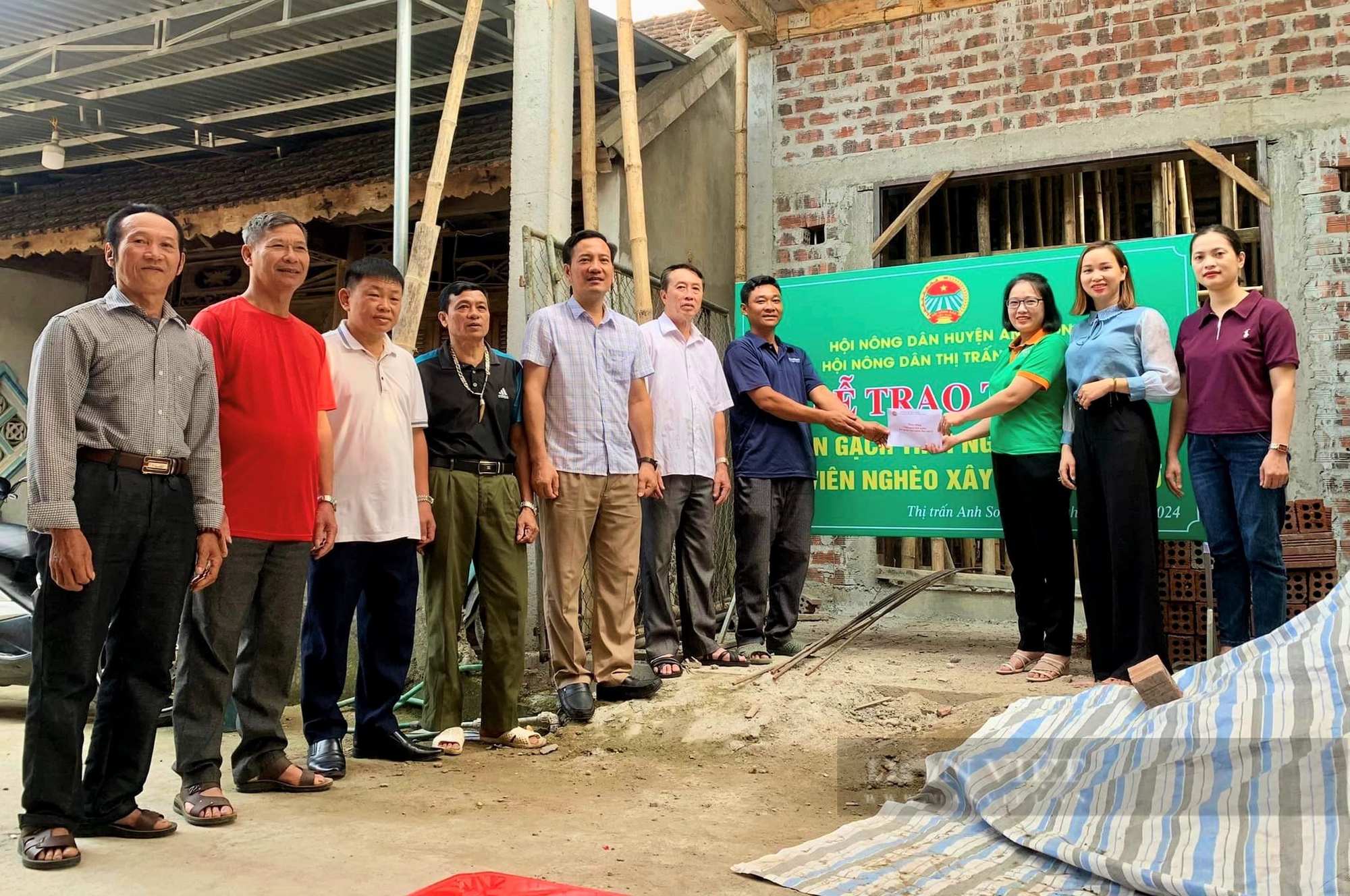 Chương trình "Viên gạch nghĩa tình" của Hội Nông dân Nghệ An, trái tim ấm trong ngôi nhà mơ ước- Ảnh 4.