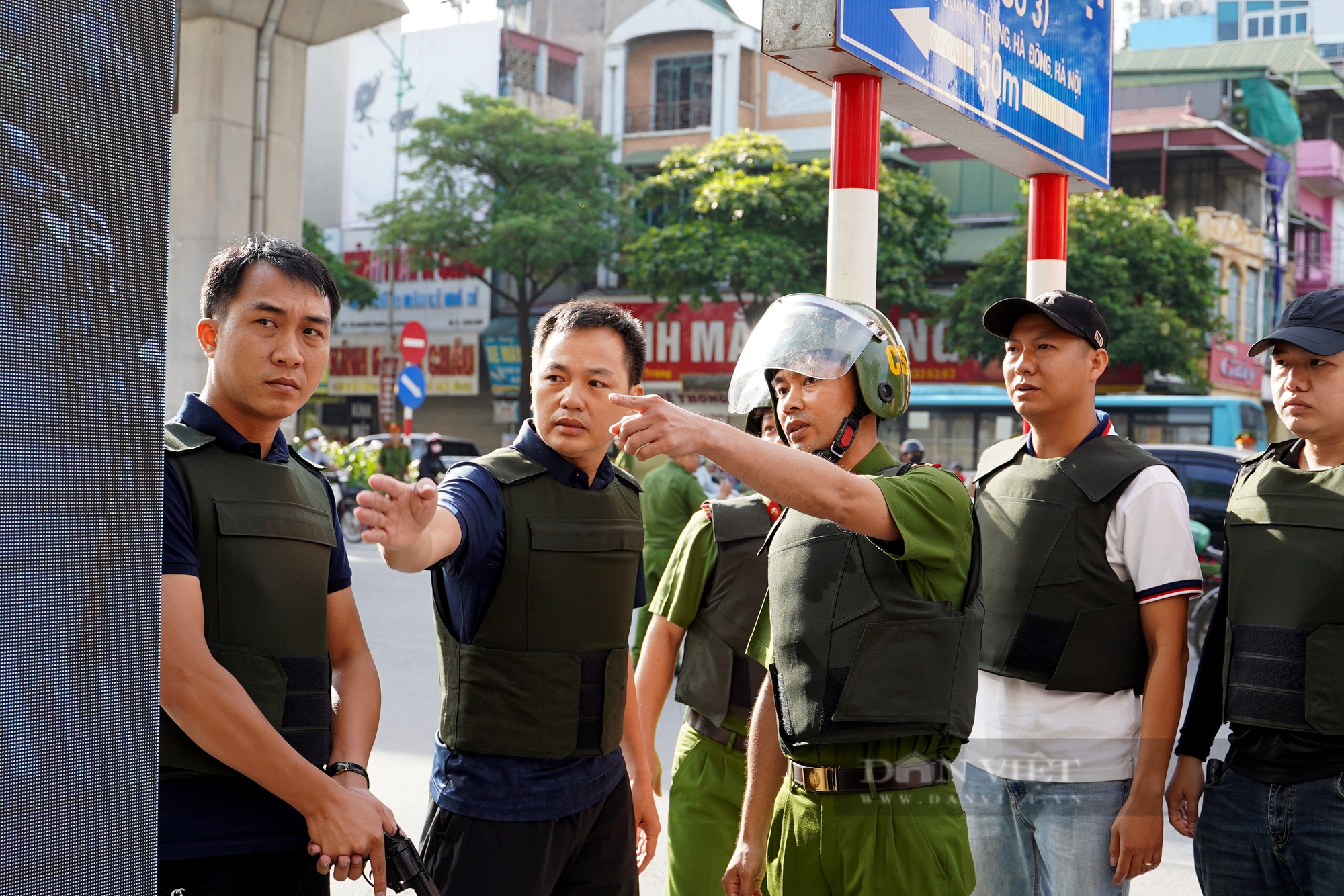 Hình ảnh "đánh án" giả định với đối tượng cướp tiệm vàng, khống chế con tin ở Hà Nội- Ảnh 9.