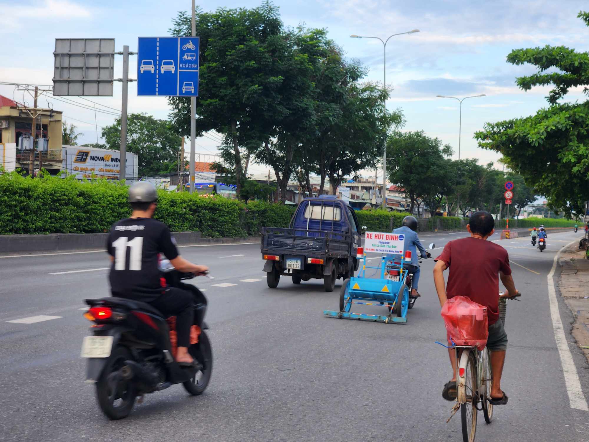 Nạn rải đinh tái diễn ở Thủ Đức, mỗi ngày người dân gom cả ký đinh, chẳng lẽ chịu thua- Ảnh 4.