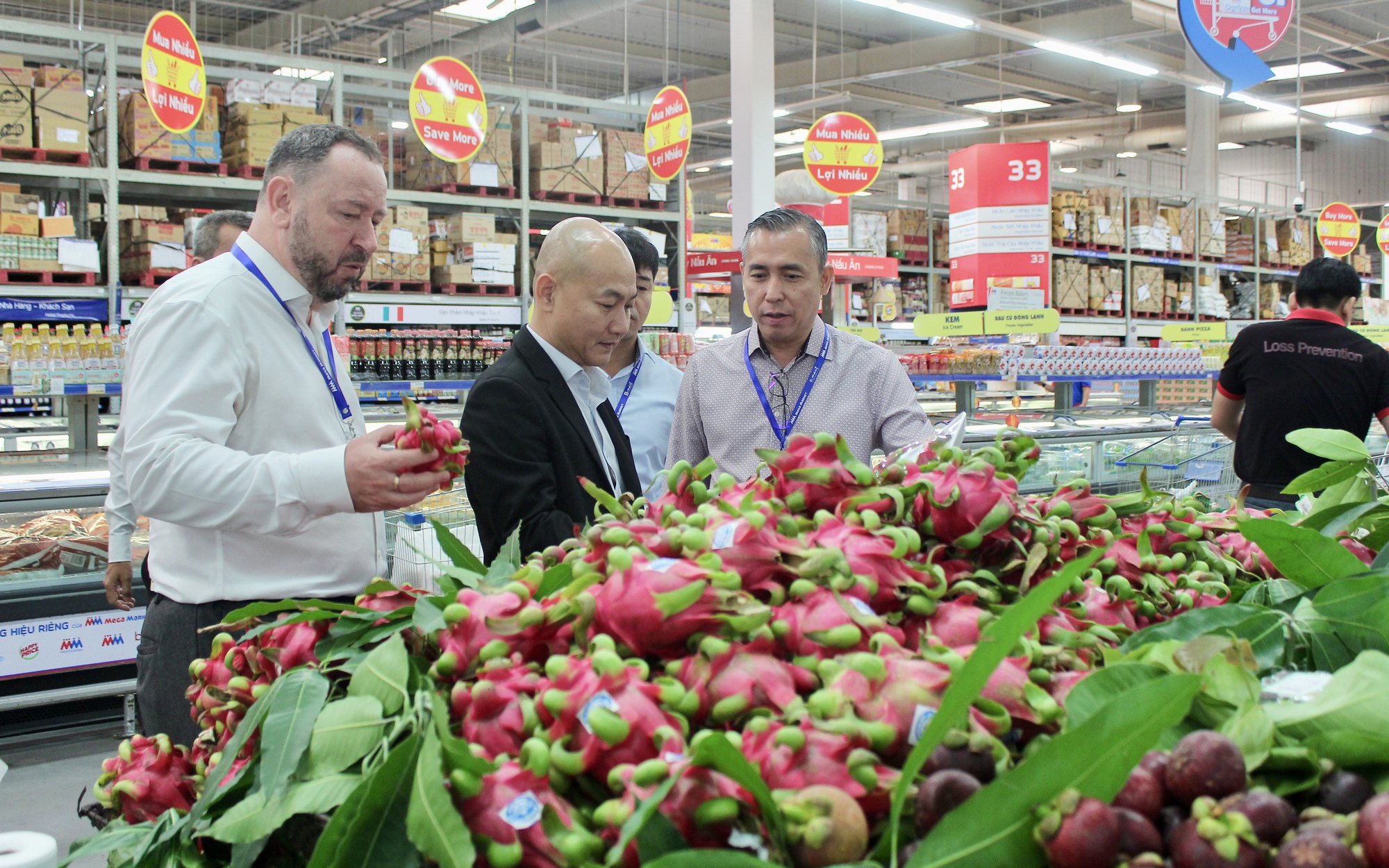 Siêu thị tung ưu đãi, giảm giá lớn trong tháng khuyến mãi tập trung