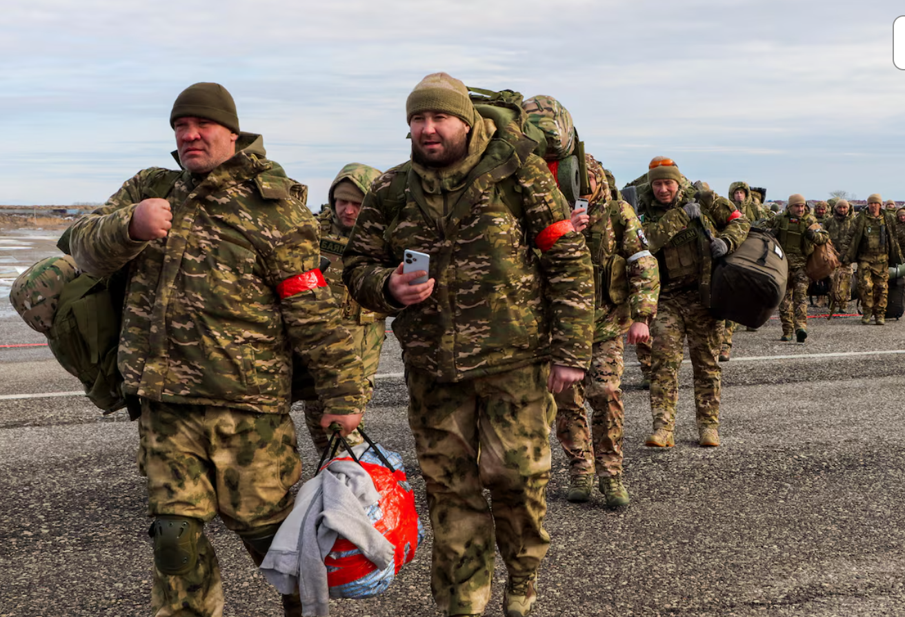 NATO: Nga tổn thất rất cao và thiếu nguồn lực tấn công Ukraine - Ảnh 1.