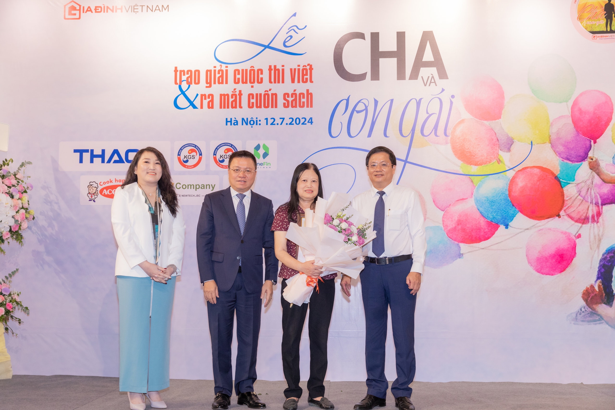 Bài viết "Cha tôi và những kỷ niệm sống mãi cùng thời gian" giành Giải Nhất cuộc thi viết “Cha và con gái”- Ảnh 1.