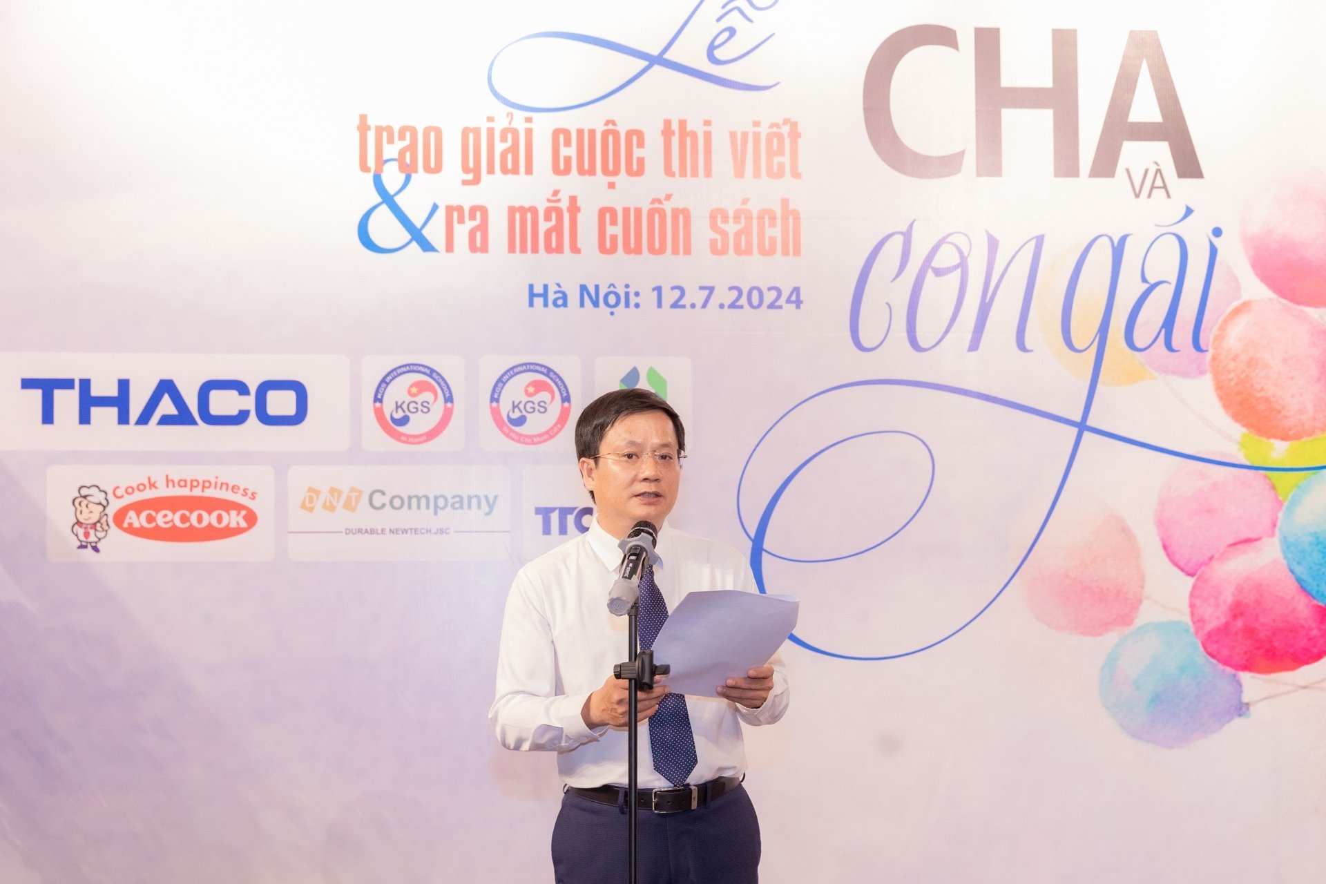 Tác phẩm về nhà thơ, nhà viết kịch Lưu Quang Thuận giành Giải Nhất cuộc thi viết "Cha và con gái"- Ảnh 1.