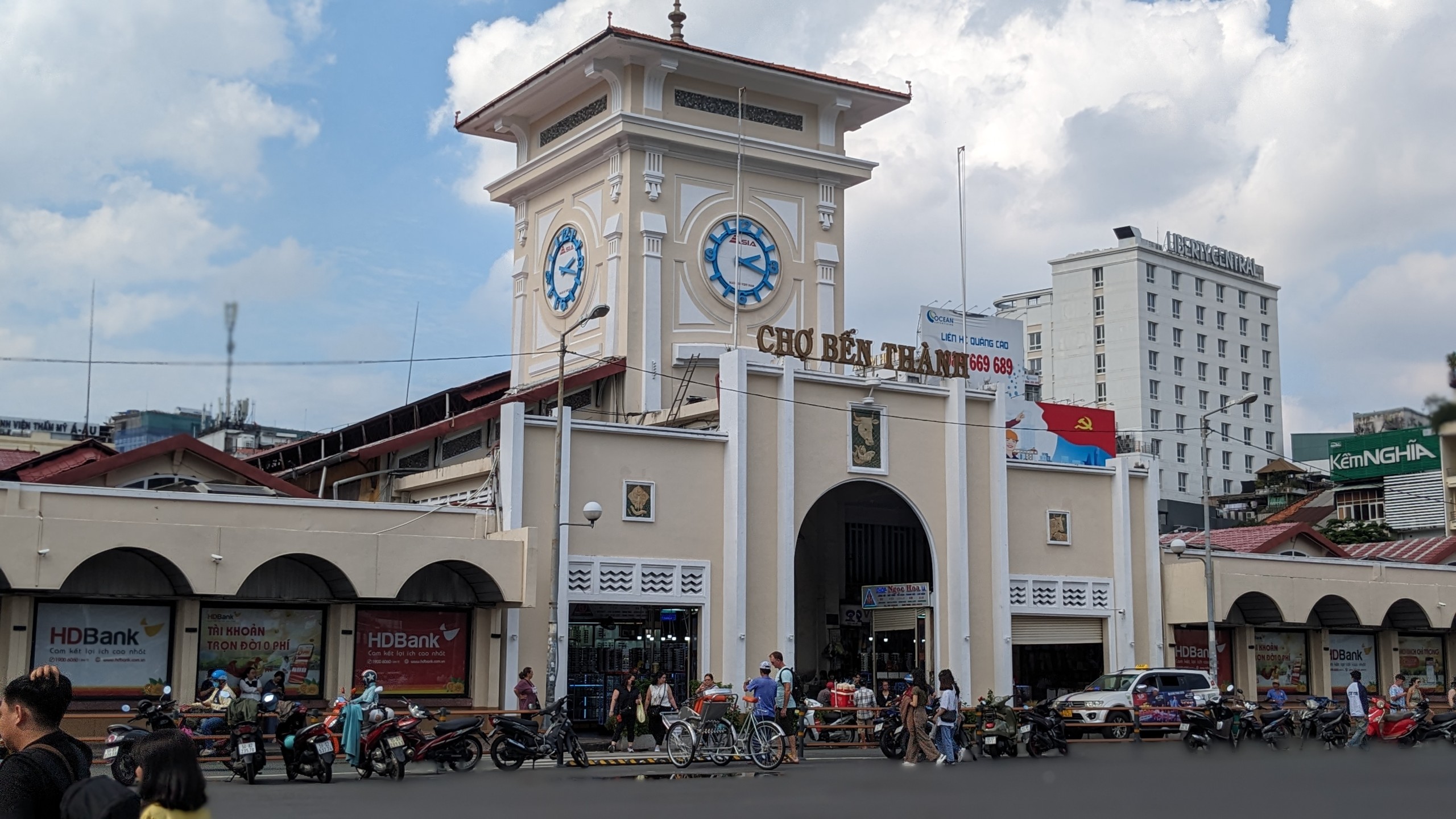 Tiểu thương chợ Bến Thành mong mỏi chợ sớm được  tu sửa- Ảnh 2.