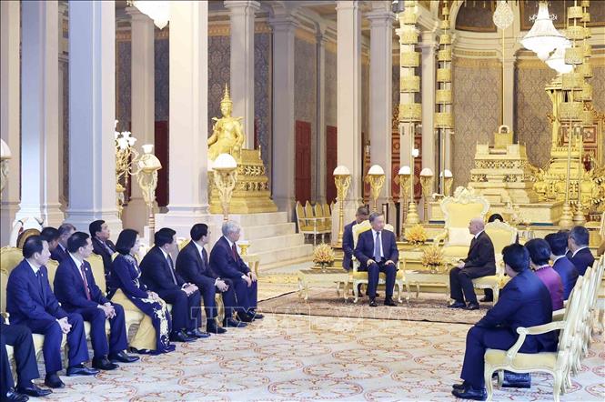 Chủ tịch nước Tô Lâm hội kiến Quốc vương Campuchia Norodom Sihamoni- Ảnh 4.