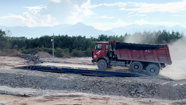 Quảng Ngãi: Huyện “lúng túng” trong giám sát lắp đặt, vận hành trạm cân tại các mỏ đất, cát
- Ảnh 7.