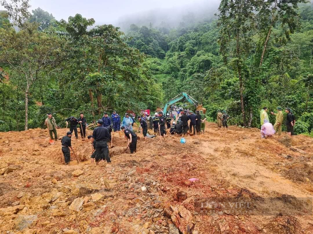 Vụ sạt lở đất ở Hà Giang làm nhiều người tử vong: Xác định số lượng hành khách trên xe ô tô- Ảnh 1.