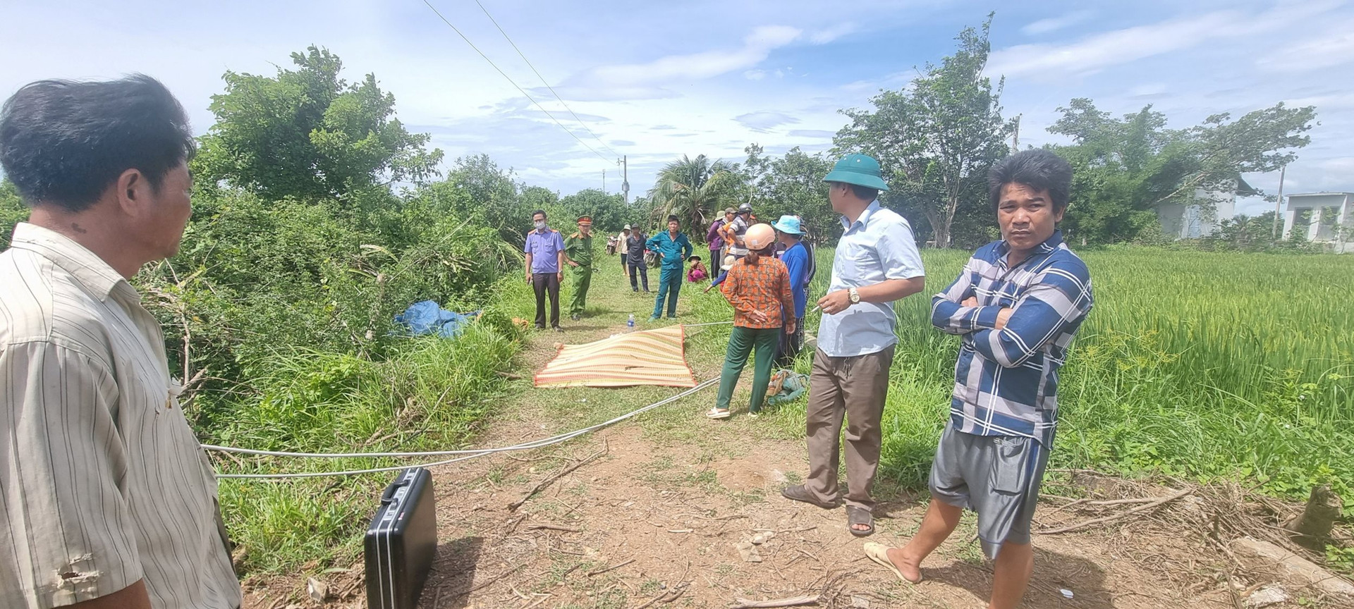 Điều tra vụ 1 người chết bên đường và vụ gây thương tích khiến nạn nhân hôn mê- Ảnh 3.