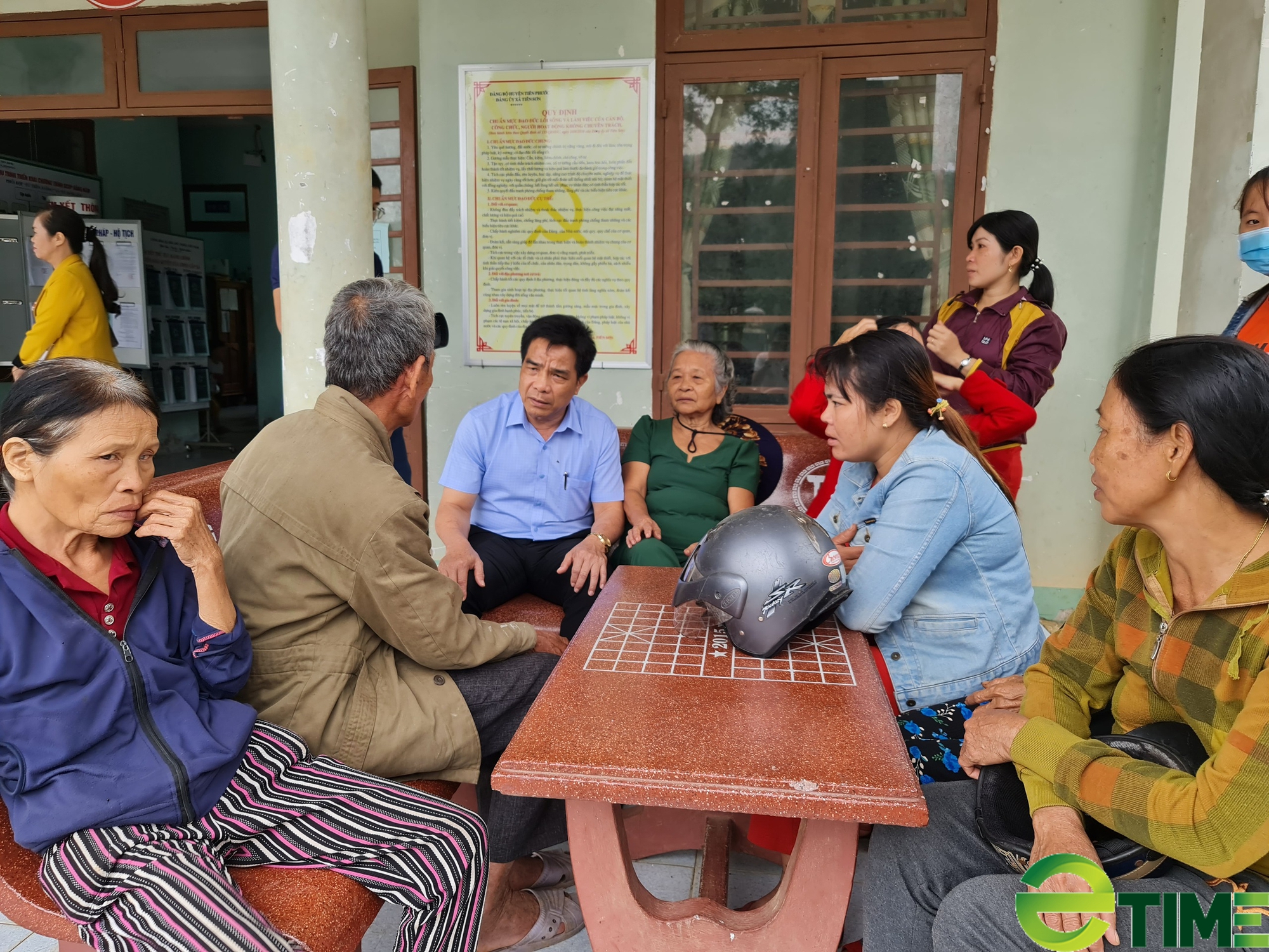 Chủ tịch tỉnh Quảng Nam Lê Văn Dũng yêu cầu xử lý tình trạng đùn đẩy, né tránh, thiếu trách nhiệm - Ảnh 2.