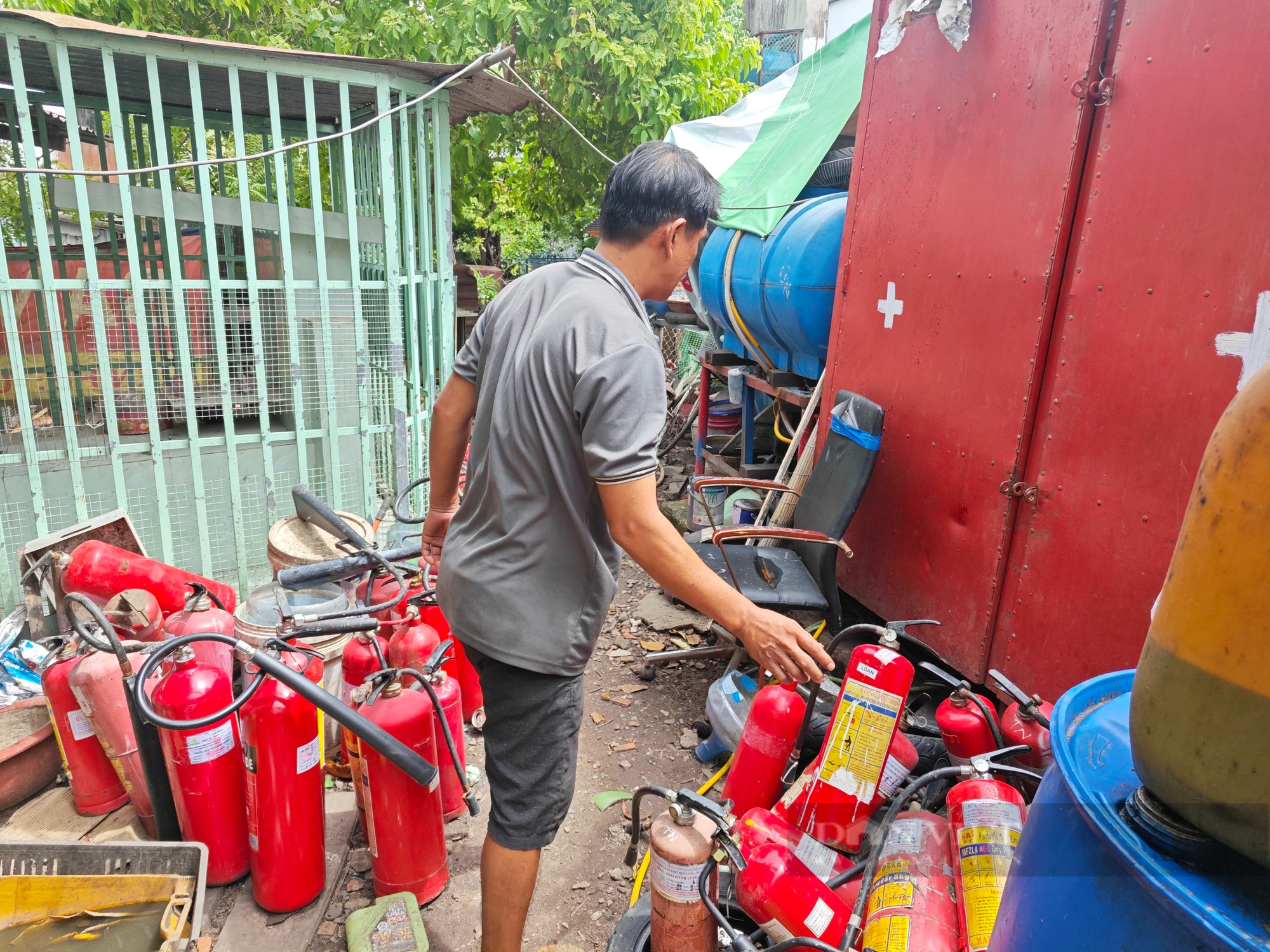 Vụ cháy nhà ở quận Gò Vấp: “Tôi nghe nhiều tiếng nổ lớn làm rung chuyển tường, tưởng nhà sập”- Ảnh 4.