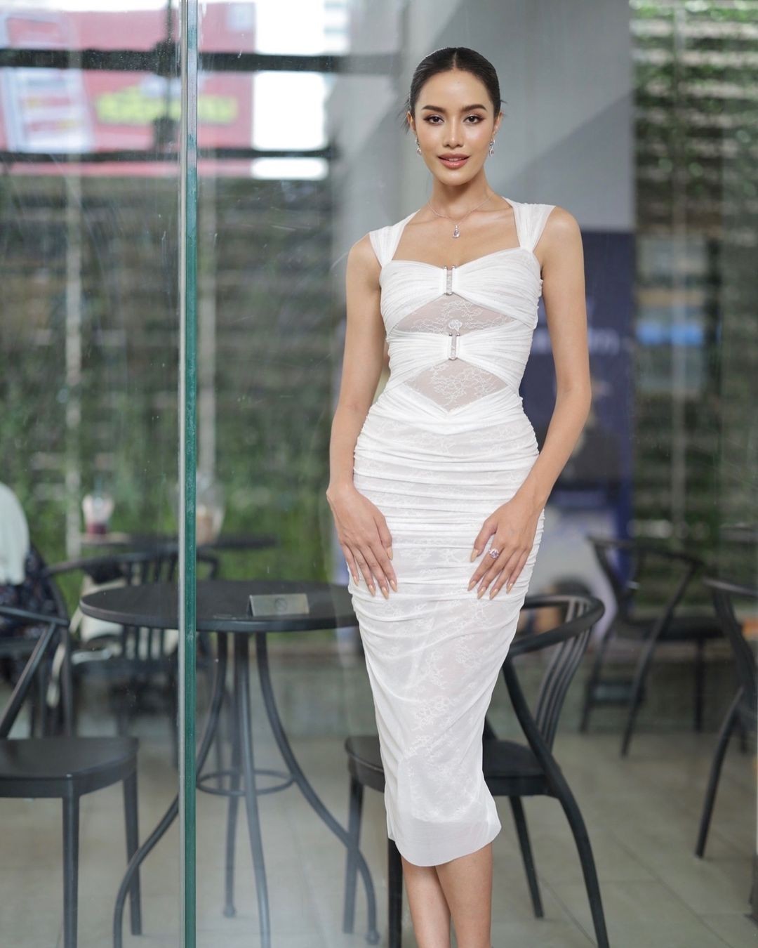 Miss Universe Thailand 2024 xinh đẹp đầy mê hoặc ở tuổi 20, từng trải qua phẫu thuật ung thư vú- Ảnh 5.