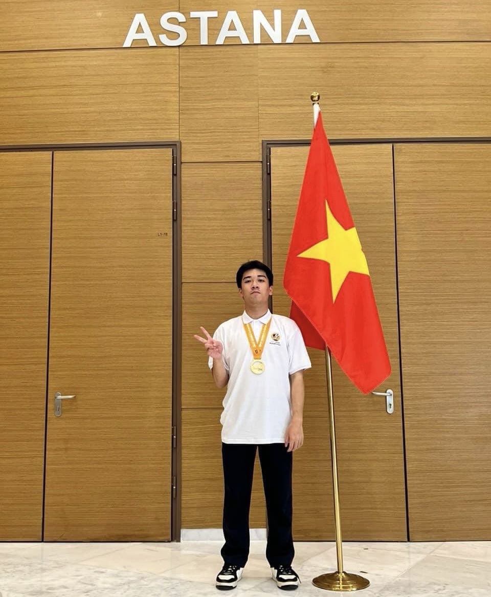 Nam sinh giành Huy chương Vàng Olympic Sinh học quốc tế 2024: Có duyên với thủ khoa- Ảnh 1.