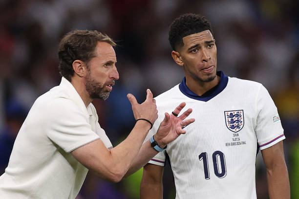 Bellingham nổi nóng với Southgate vì... Kane- Ảnh 1.