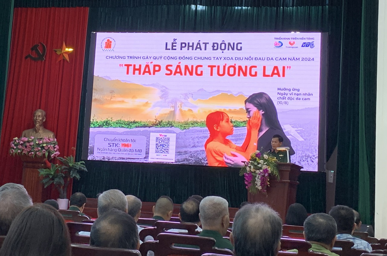 Phát động chương trình "Chung tay xoa dịu nỗi đau da cam 2024"- Ảnh 1.