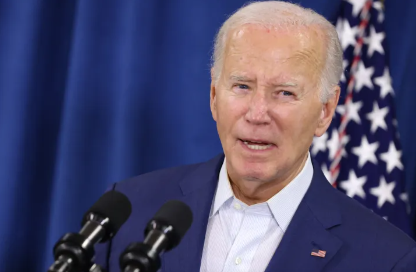 Ông Biden thừa nhận sai lầm khi nói "đưa Trump vào tầm ngắm"- Ảnh 1.