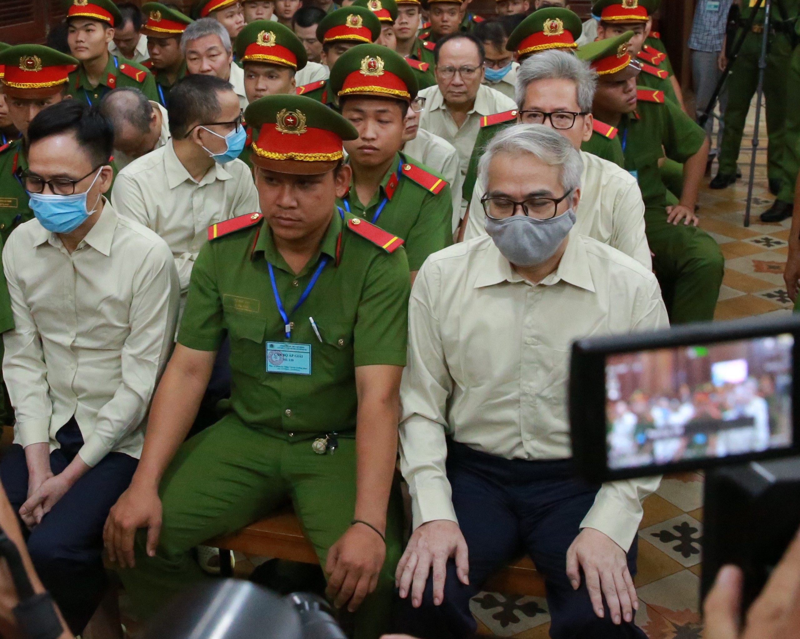 Những mái tóc bạc trắng trong phiên tòa “đại án” nghành đăng kiểm- Ảnh 2.