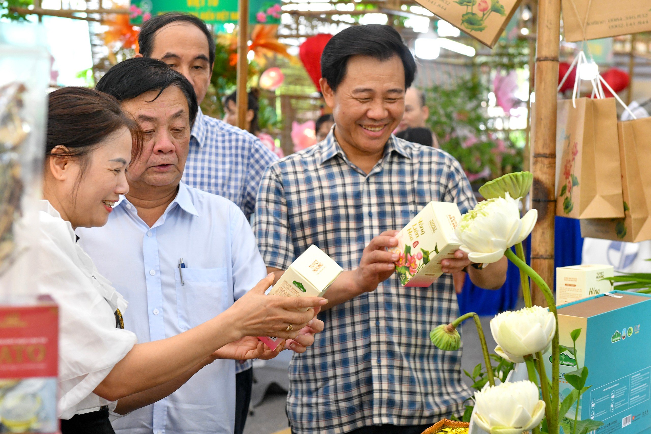 Lễ hội Sen Hà Nội đạt doanh thu hơn 11 tỷ đồng, mở ra kỳ vọng mới cho nông nghiệp Thủ đô- Ảnh 6.