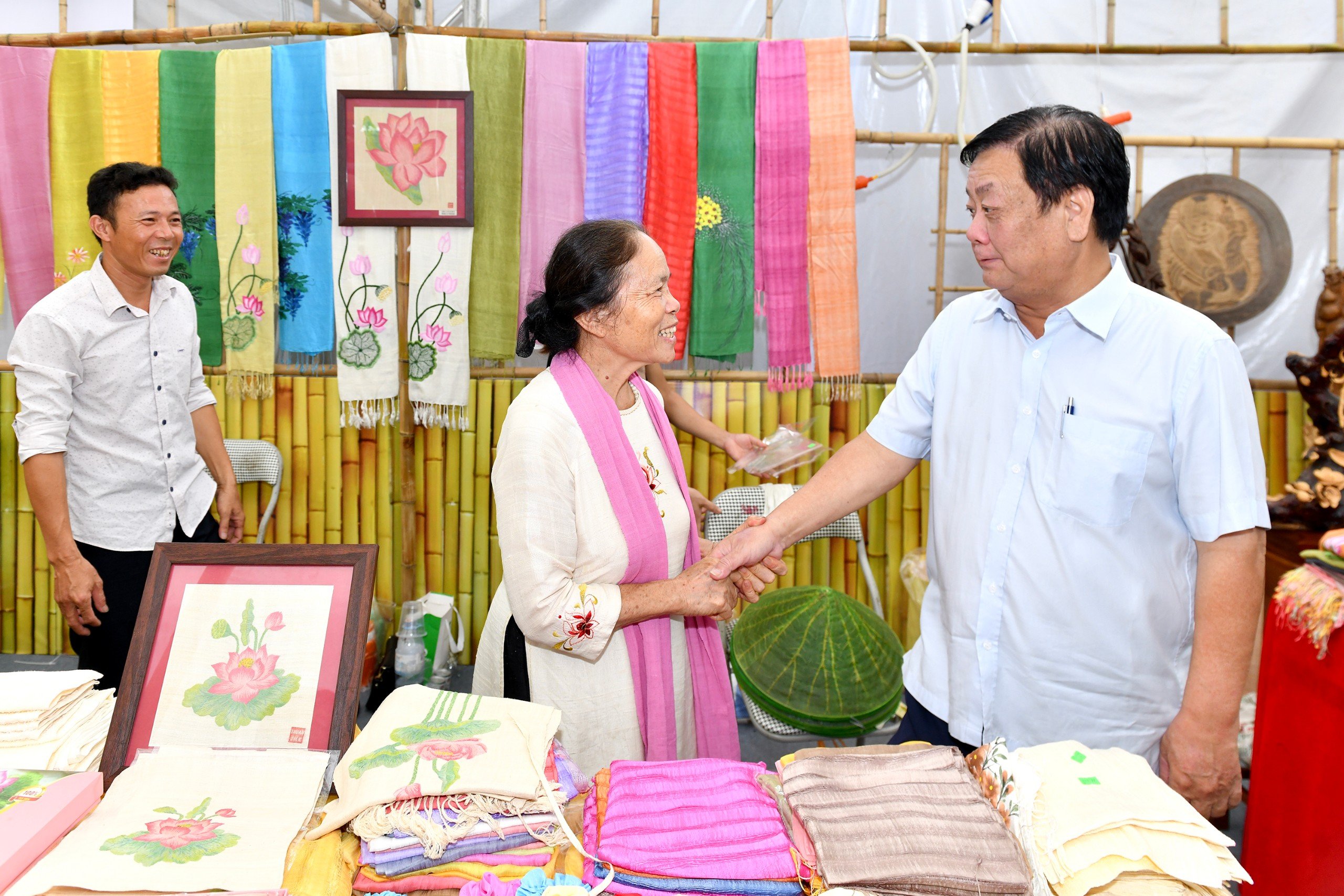 Lễ hội Sen Hà Nội đạt doanh thu hơn 11 tỷ đồng, mở ra kỳ vọng mới cho nông nghiệp Thủ đô- Ảnh 7.