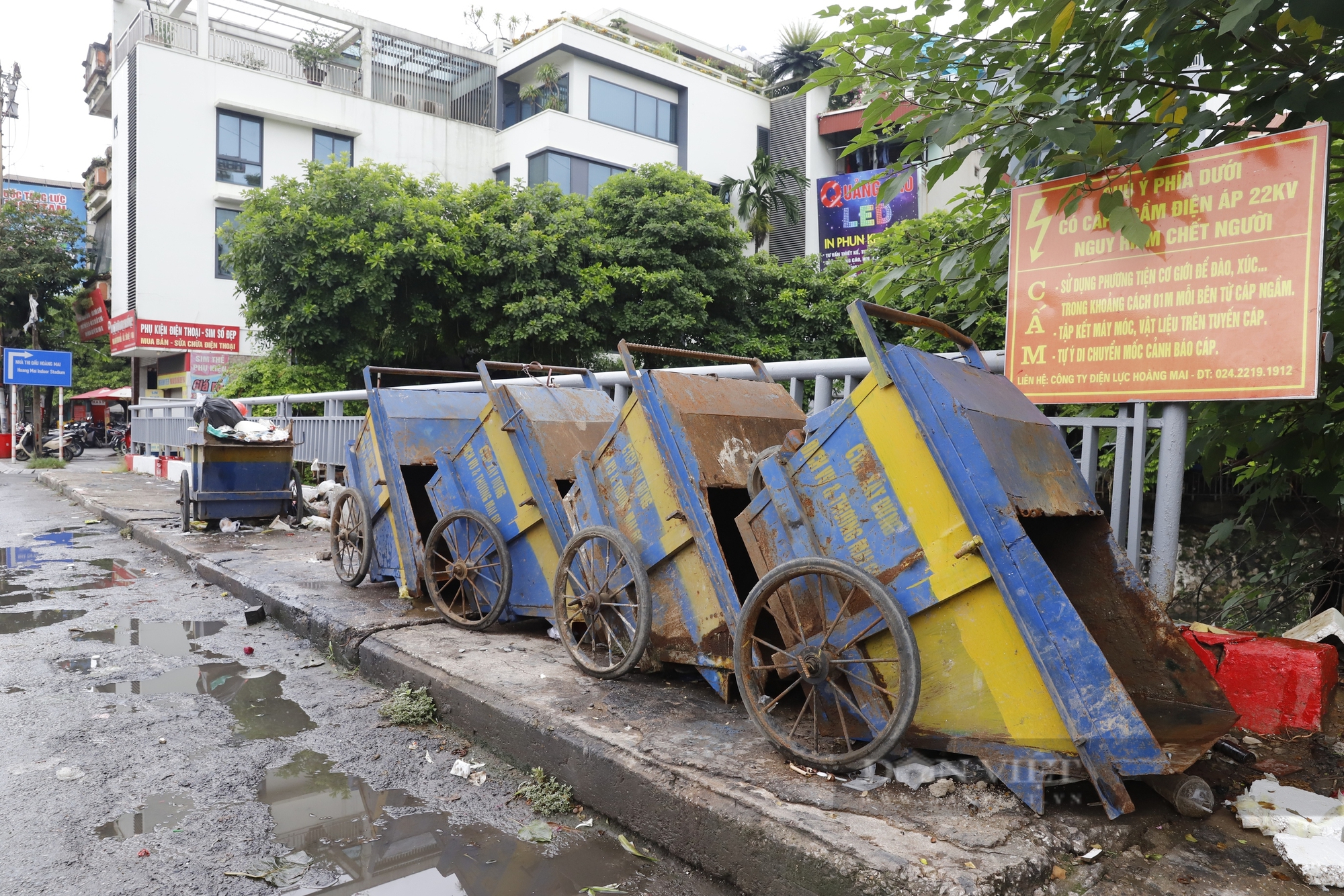 Người Hà Nội thấp thỏm mỗi khi di chuyển qua những chiếc cầu bị rỉ sét và xuống cấp nghiêm trọng- Ảnh 6.