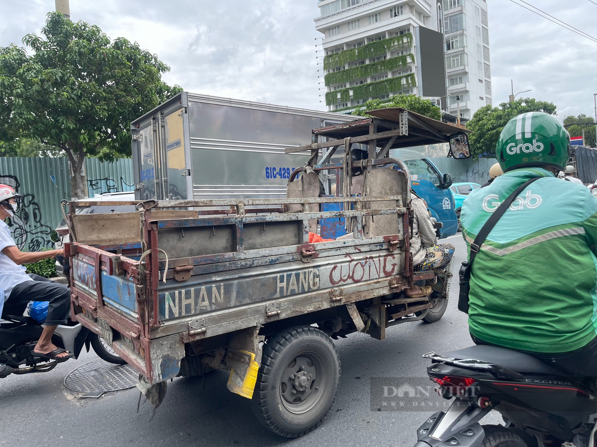 Bát nháo xe tự chế, TP.HCM hỗ trợ hoàn cảnh khó khăn chuyển đổi nghề- Ảnh 1.